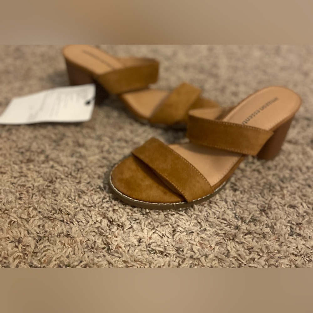 Amazon essentials block heel sandals, 7